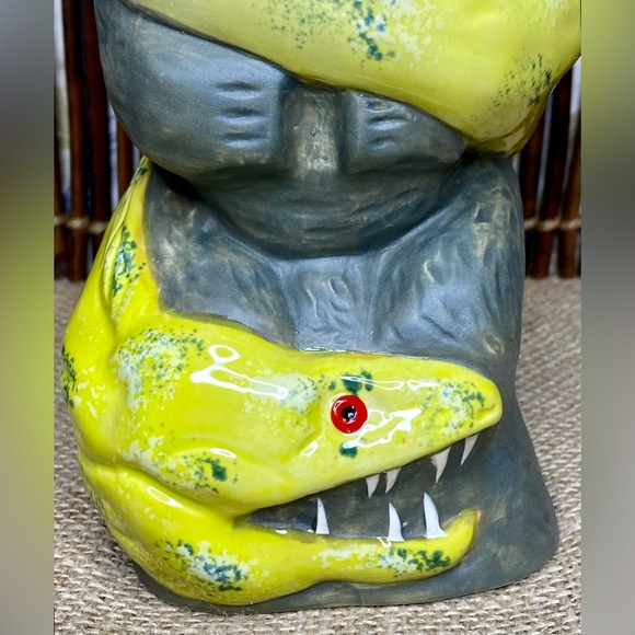Trader Vic's 2023 Kiai Tiki Mug Shima Ceramics Hawaiian Yellow Moray Eel - Picture 10 of 13